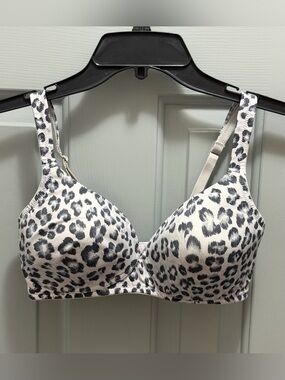 Victoria’s Secret Sexy Tee Smooth Lightly Lined Demi Wireless Bra Leopard 36C